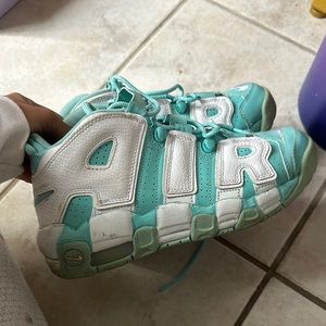 Nike air sneakers (kids 5.5 o 7 women)